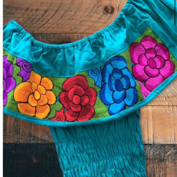 Women's Handmade Floral Embroidered
Mexican Crop Top Blouse One-Size - Picture 3 of 4